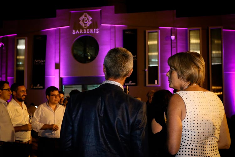 Barberis-Afuera-night